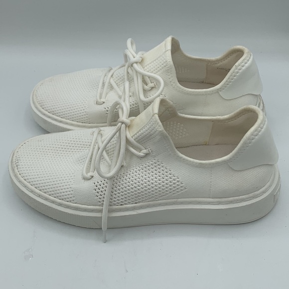 J/SLIDES Sneakers Size 8, White, VERY good condition - Picture 2 of 5